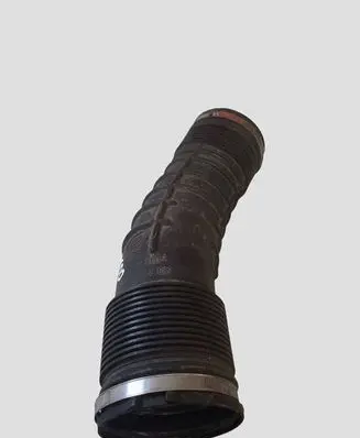 Volvo V70 Air intake hose/pipe 6898050