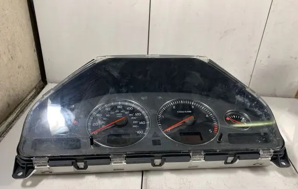 Volvo XC90 Speedometer (instrument cluster) 30682286