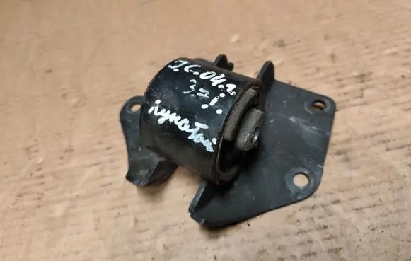 Jeep Cherokee III KJ Engine mounting bracket