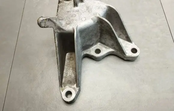Opel Insignia A Engine mounting bracket 13228285