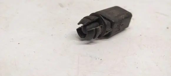 Audi A6 S6 C5 4B Outside/exterior temperature sensor 8Z0820535