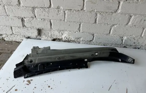 Audi Q7 4L Fender mounting bracket 4L0805176A 0206