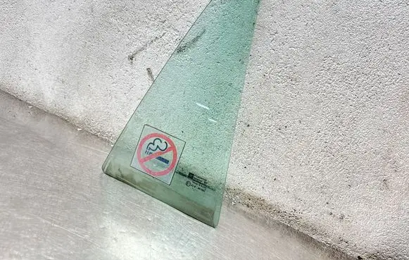 Opel Astra H Rear vent window glass AS2M3236DOT682 43R001582