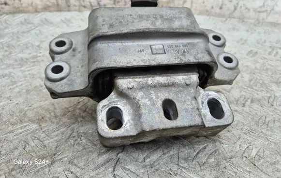 Engine mount bracket