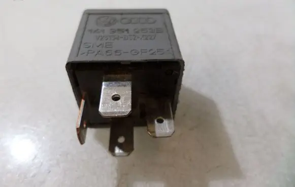 Volkswagen Golf IV Other relay 141951253B