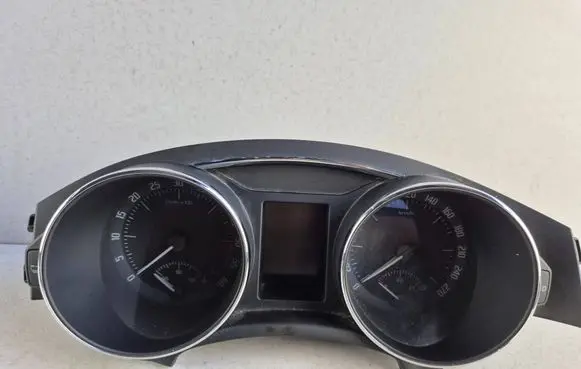 Speedometer (instrument cluster)