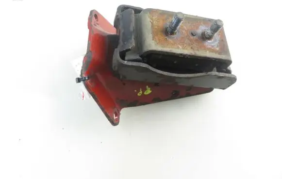 Engine mount vacuum valve