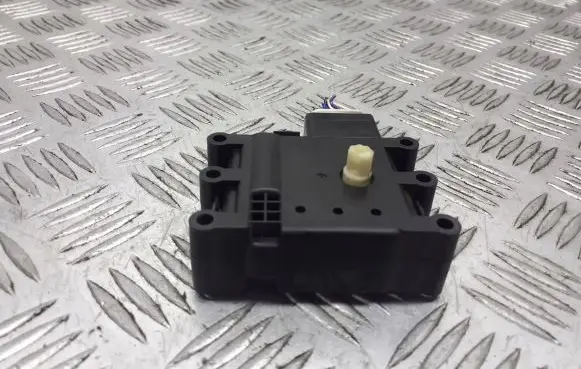 Mazda 5 A/C air flow flap actuator/motor 