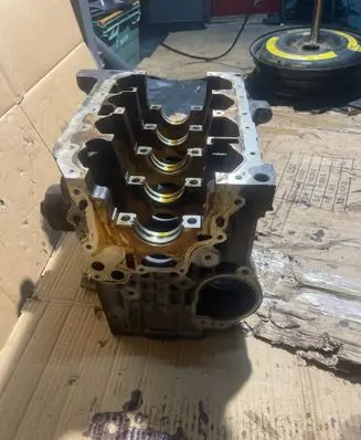 Volkswagen Polo IV 9N3 Engine block 030103019B