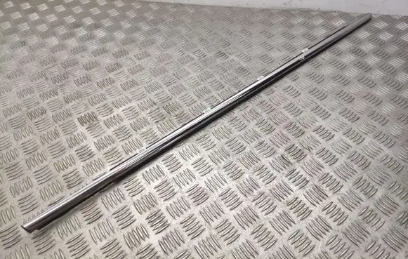 KIA Sorento Front door glass trim molding