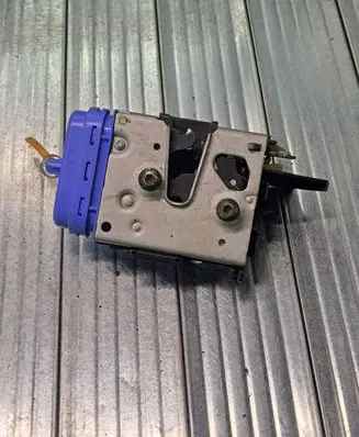Audi A4 S4 B5 8D Rear door lock 8D0839015A