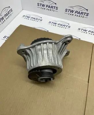 Mercedes-Benz C W205 Engine mount bracket 2052406617