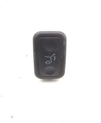 Mercedes-Benz C W204 Tailgate/boot open switch button A2048707151
