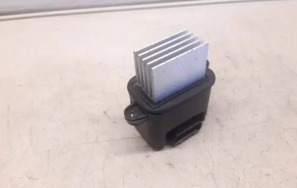 Nissan Navara D40 Heater blower fan relay VP5EHH19E624AA 100655