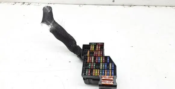 Porsche Cayenne (9PA) Fuse module 7L0941828A