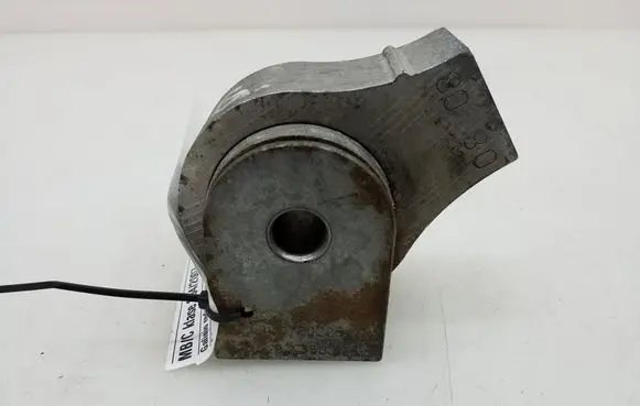 Mercedes-Benz C W204 Rear differential mounting bracket A2043500215