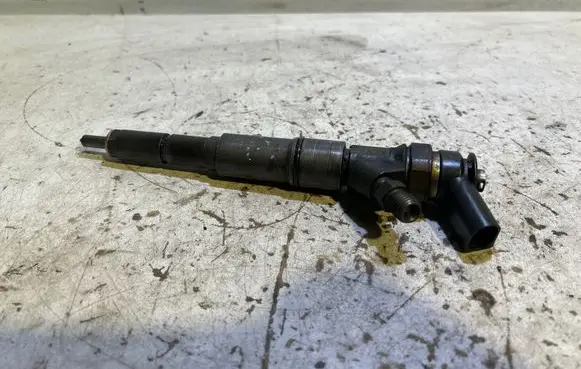 BMW 1 E81 E87 Fuel injector 0445110131