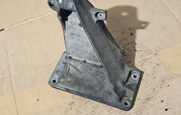 BMW 5 E39 Engine mounting bracket 6752648 6753362