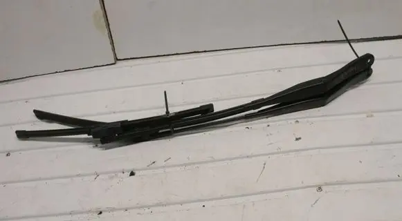 Opel Astra H Rear wiper blade arm
