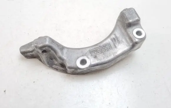 Volvo XC90 A/C compressor mount bracket 31401869
