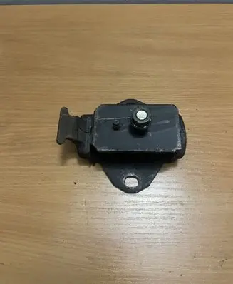 Engine mount bracket