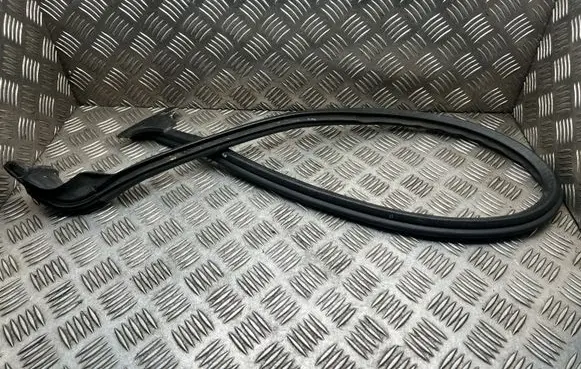 Opel Vivaro Rubber seal rear door 