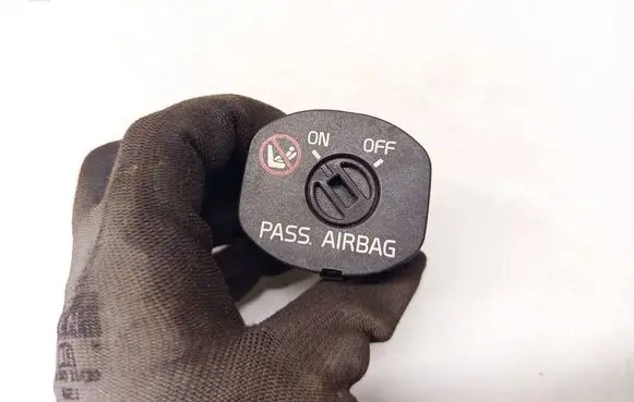 Volvo XC90 Passenger airbag on/off switch 30658737