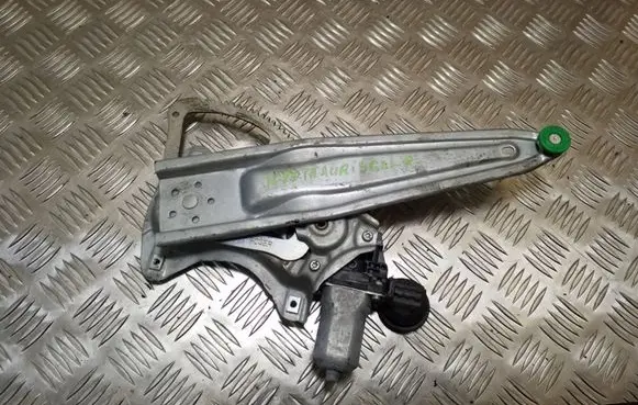 Toyota Auris 150 Rear door window regulator with motor 857200D120