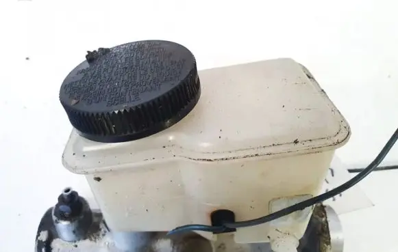 Brake fluid reservoir