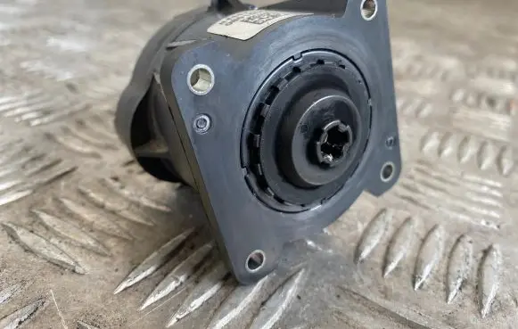 Opel Astra K EGR valve K5T70978 183100081