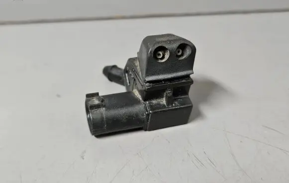 Windshield washer spray nozzle