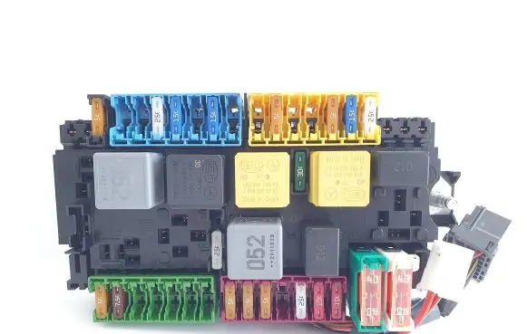 Mercedes-Benz Vito Viano W447 Fuse module A2469067100
