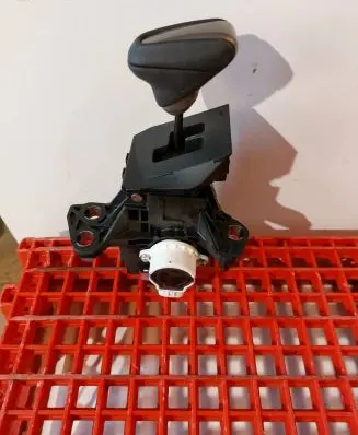 Lexus CT 200H Gear shifter/selector 75C833LHD PA66GF33
