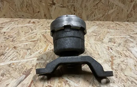 Ford Mondeo MK IV Engine mount bracket HL8022M05 A513003F0