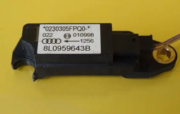 Audi A3 S3 8L Airbag deployment crash/impact sensor 8L0959643B