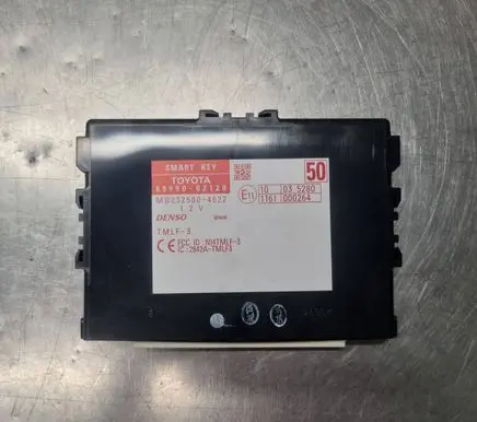 Toyota Auris 150 Keyless (KESSY) go control unit/module 8999002120 MB2325004622