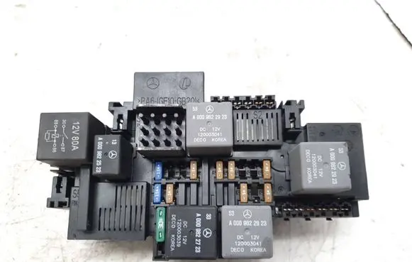 Mercedes-Benz C W205 Fuse module A2229063302 A0009822923 A0009822723