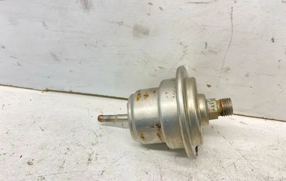 Mercedes-Benz S W126 Fuel pressure regulator A0004760621 0004760621 99030000