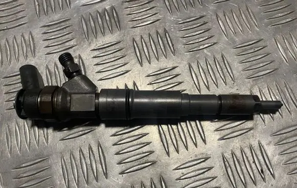 BMW 5 E60 E61 Fuel injector 7793836 0445110210 8SSX8A7