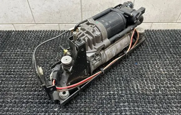 Rolls-Royce Wraith Air suspension compressor 6850319 2449710