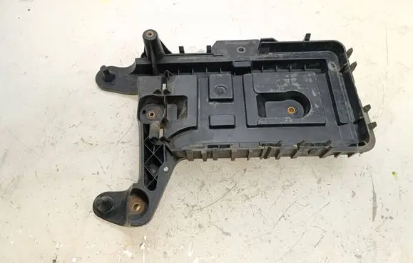Volkswagen PASSAT CC Battery tray 1K0915333H
