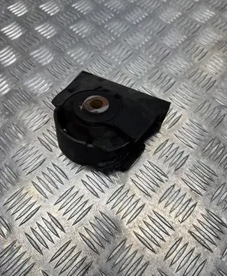 Toyota Avensis T270 Engine mount bracket