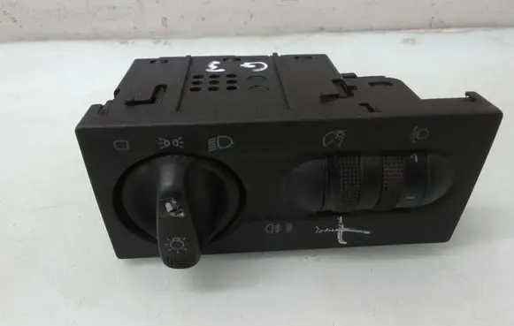 Volkswagen Golf III Light switch 1H6941531N