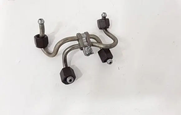 BMW 5 E60 E61 Fuel injector supply line/pipe 