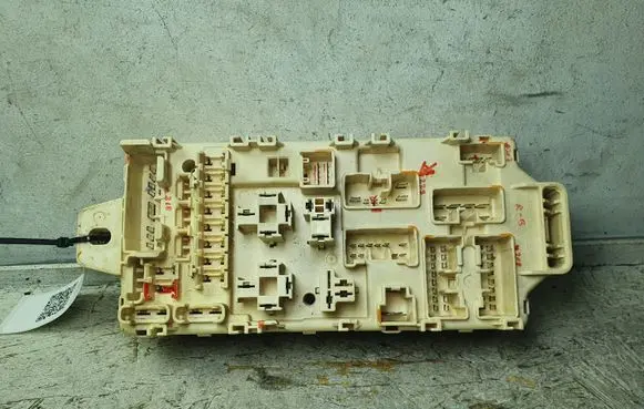Mitsubishi Pajero Fuse module 1J300117