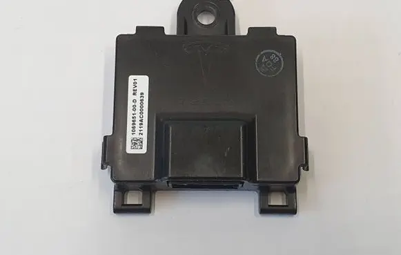 Tesla Model S Door control unit/module 106965100D 211AAC0000639