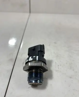 Fuel pressure sensor