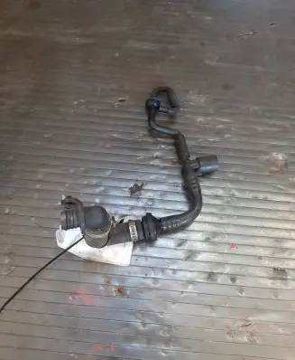Volkswagen Golf V Vacuum line/pipe/hose 1K0811813