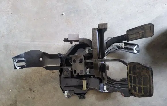 Volkswagen PASSAT B3 Pedal assembly 357723111A 357721099