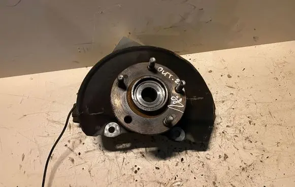 Front wheel hub